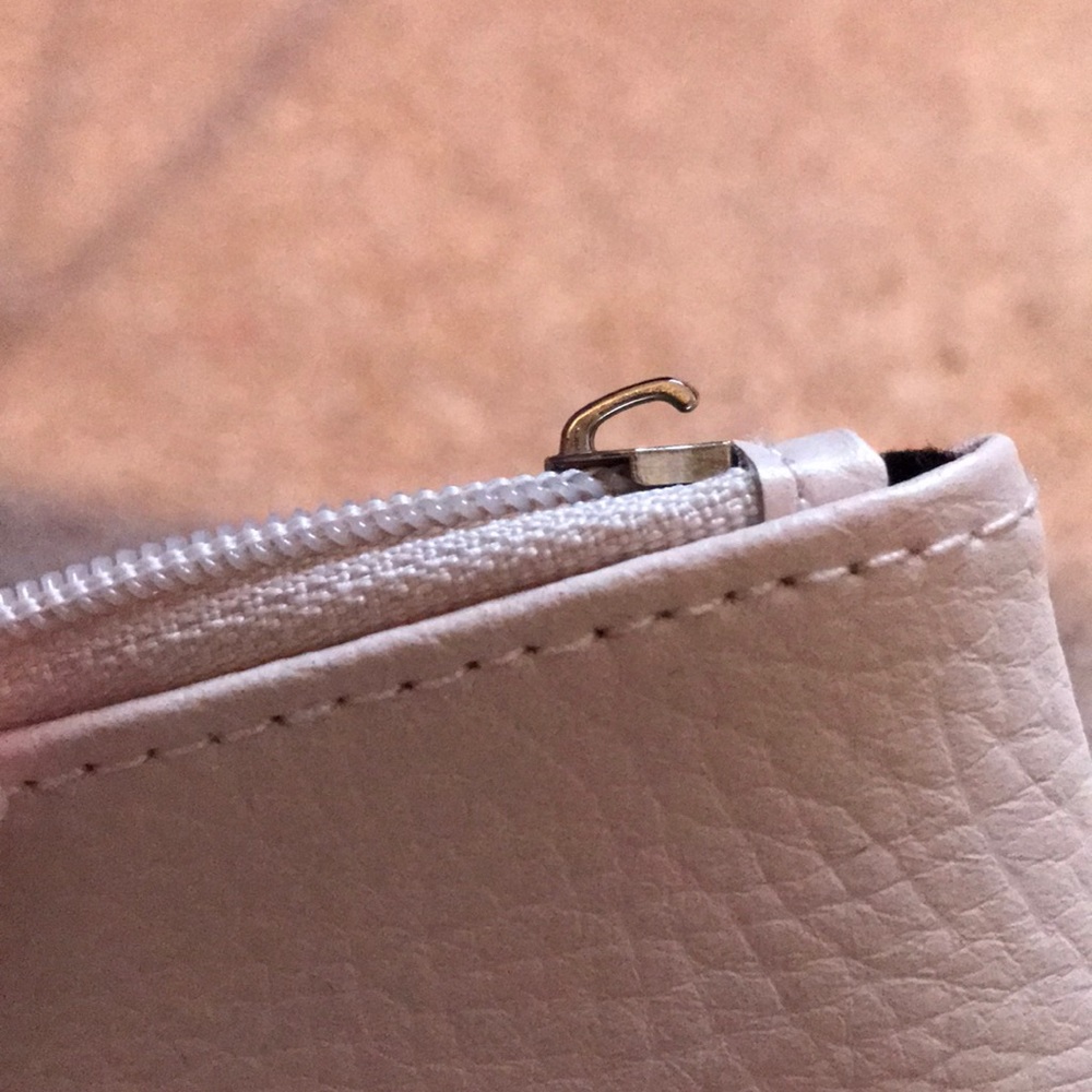 Pandora ‘Unforgettable Moments’ Clutch - Picture 4 of 4